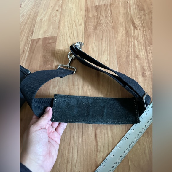 Duluth Trading Sportmans Black Leather Tote - Picture 13 of 16